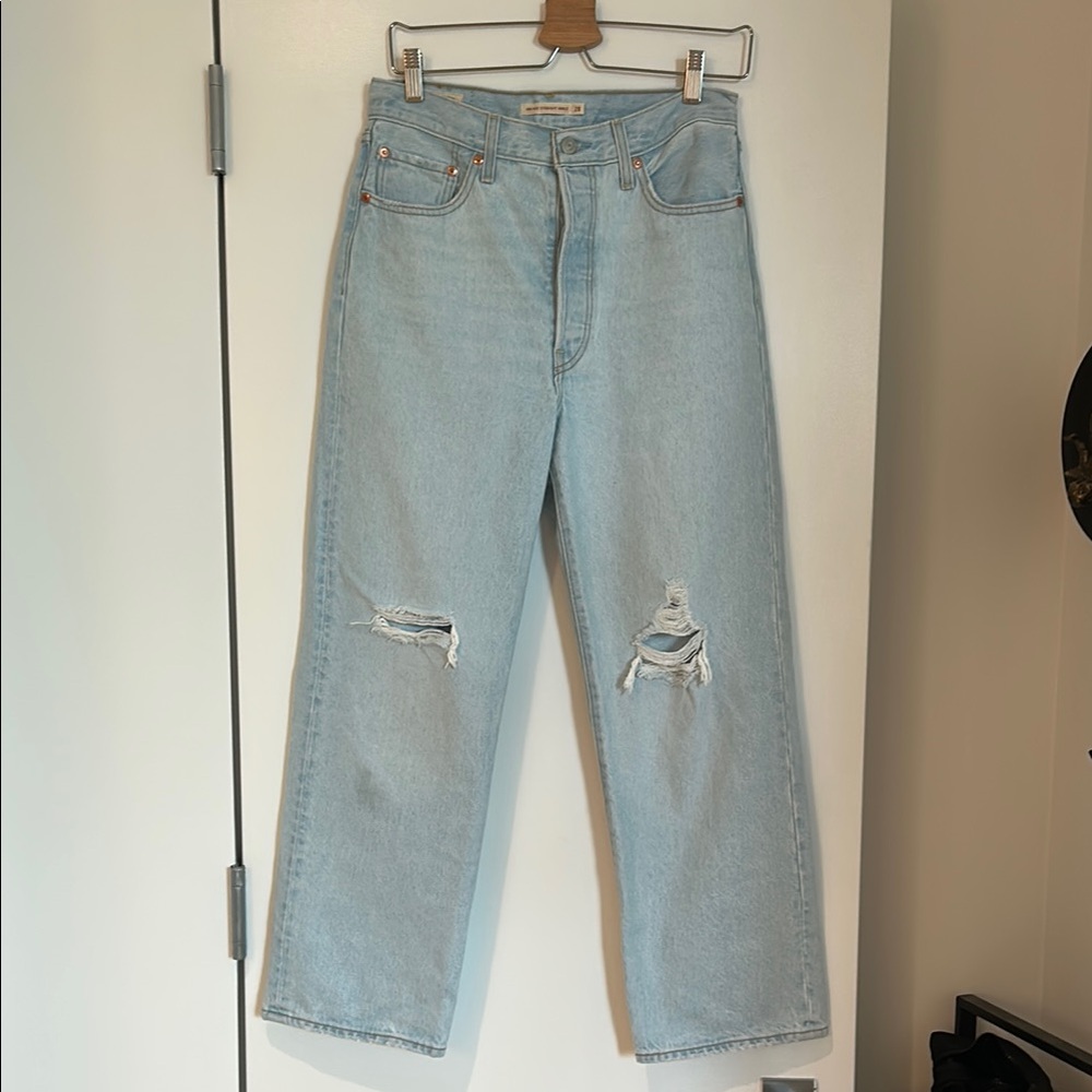 Levi Ribcage Straight Ankle Light Wash Jeans size 28